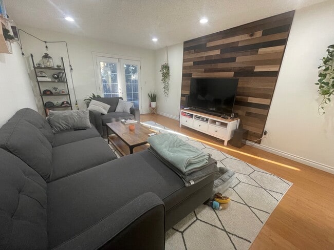 Living Room - 7611 SE Insley St