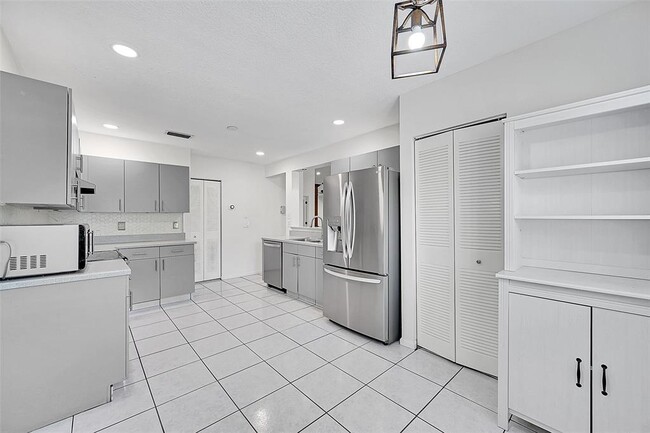 Photo - 1002 NW 105th Way