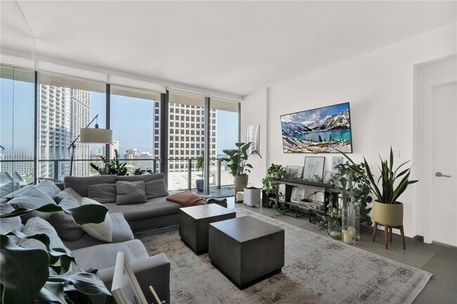 Photo - 68 SE 6th St Unidad 1207