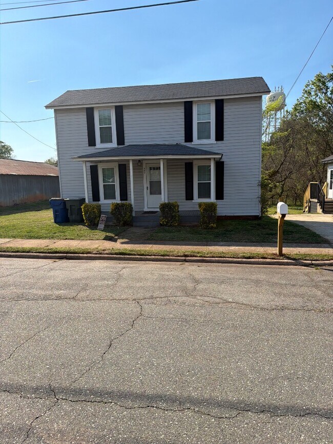 Photo - 227 Lewis St