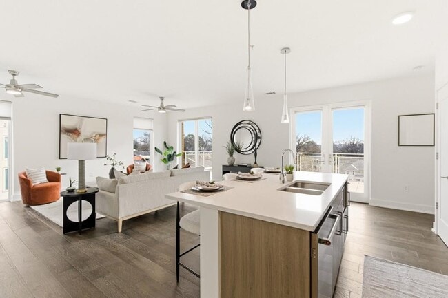 Building Photo - 775 Juniper St NE Unit 528