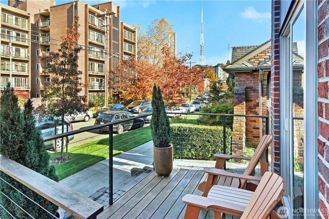Photo - 217 W Lee St