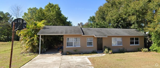 Building Photo - Three Bedroom Two Bath! Rental