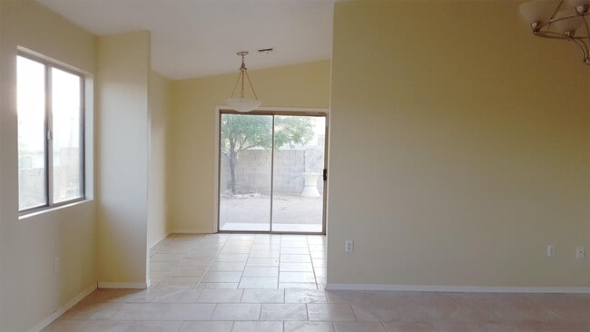 Photo - 5040 S Maple Ct