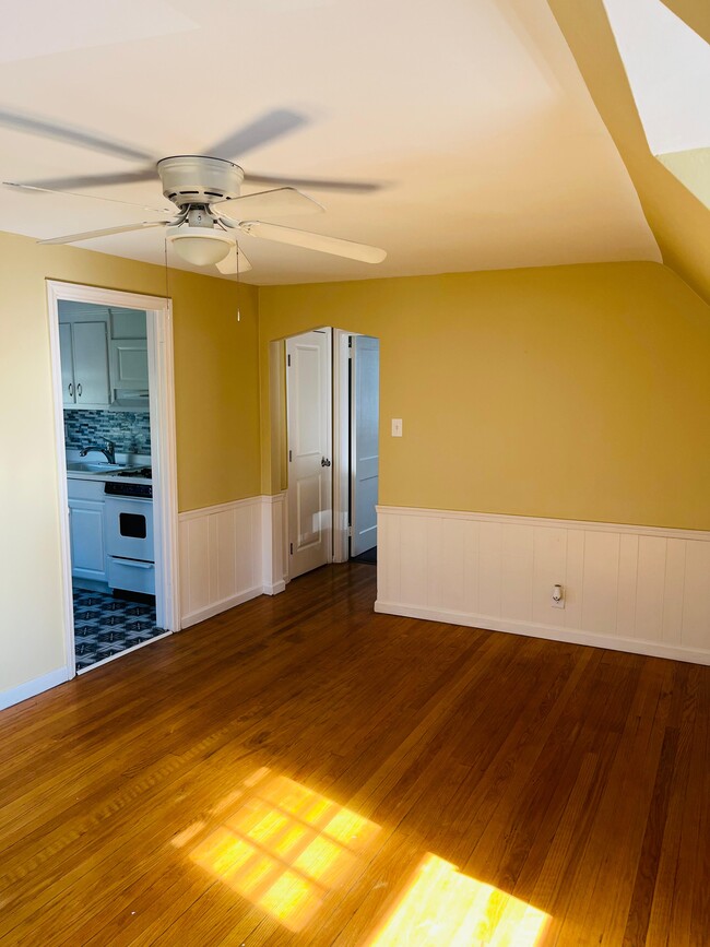 Photo - 1117 Logan Ave Unidad B