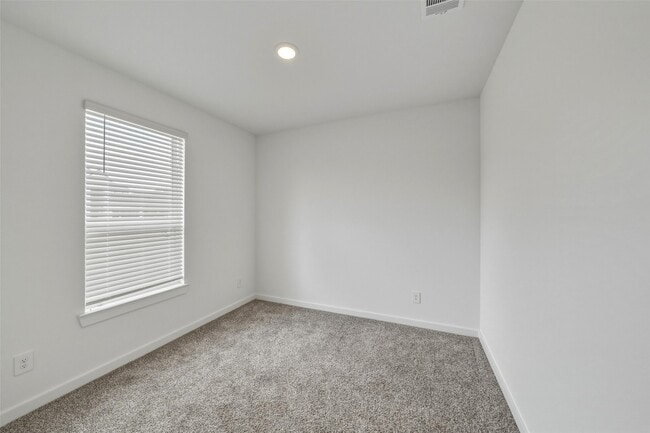 Photo - 1613 Sunbend Ln