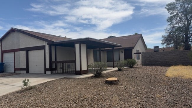 Building Photo - 4800 Woodlake Ave