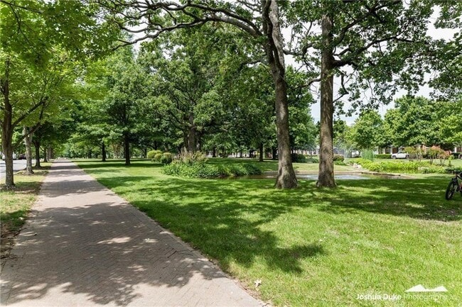 Photo - 523 Founders Park Dr E