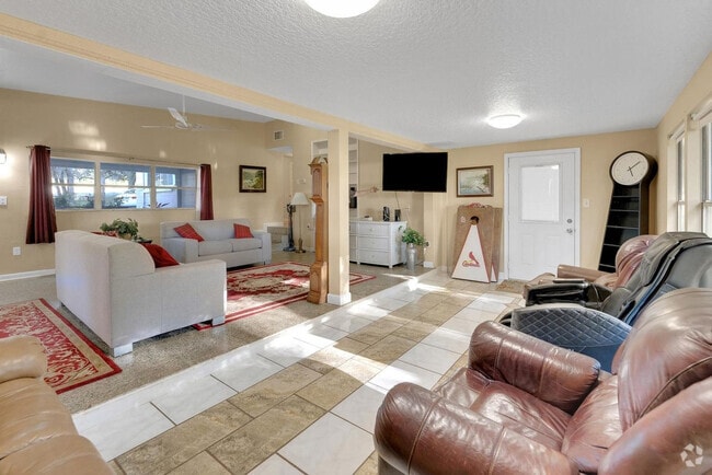 Building Photo - 7901 Lois Mae Ct Rental