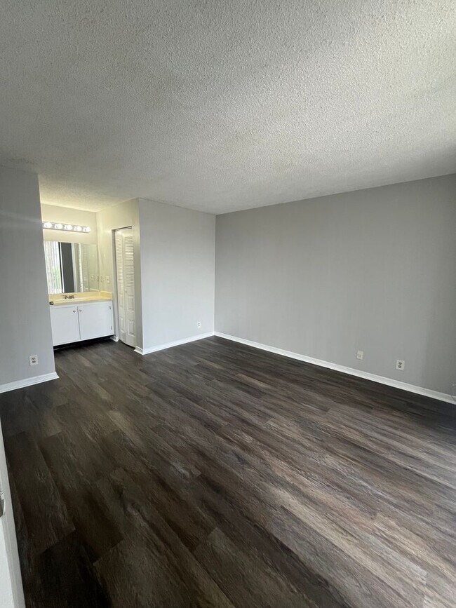 Photo - One Bedroom One Bathroom! WATERFRONT COMMUNITY! Unit 21