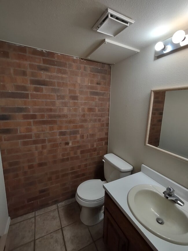 Photo - 2111 Chatalet Ln