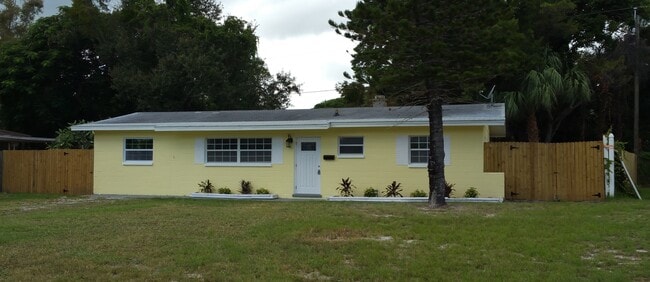 Building Photo - Newly Remodeled 3BR Home in Coquina Key – Large Yard with Dual Side Access