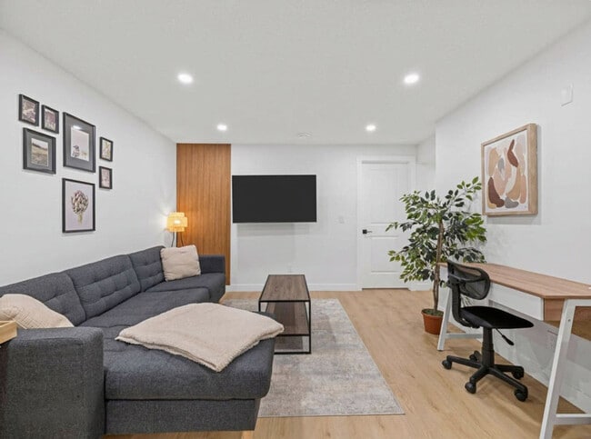 Photo - 11011-11151 151 St NW Unit SI ID1308615P