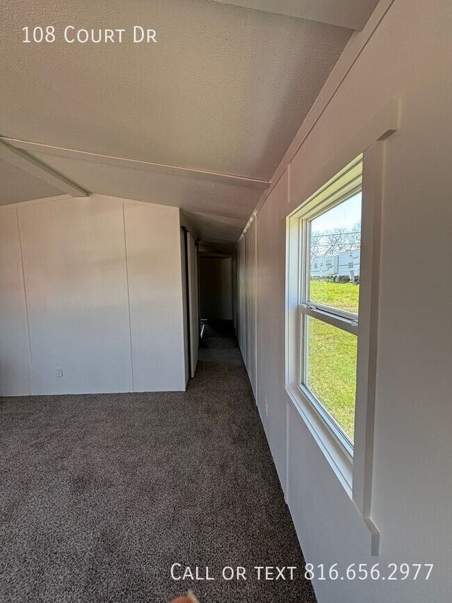 Photo - 108 Court Dr
