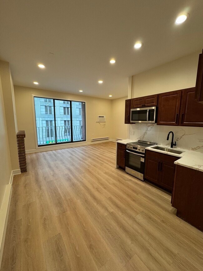 Photo - 444 N State St