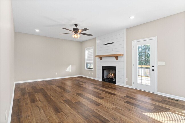 Photo - Pet Friendly Four Bedroom!