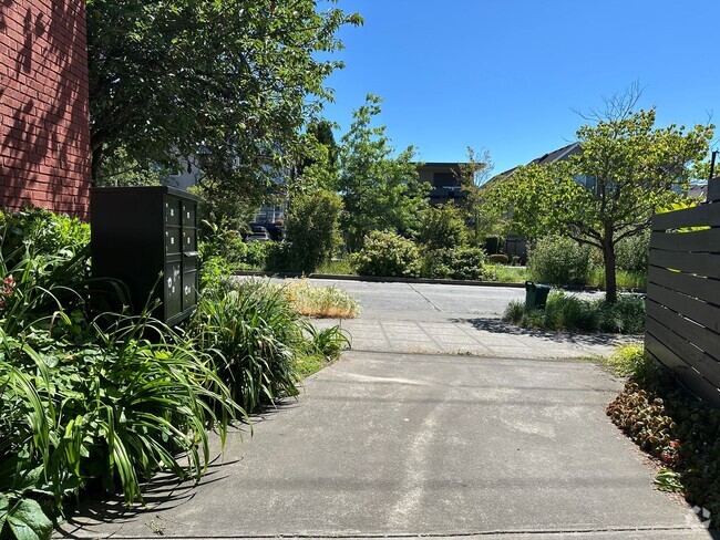 Building Photo - Ballard Perfection - 3 bed/3.5 Bath Update... Rental