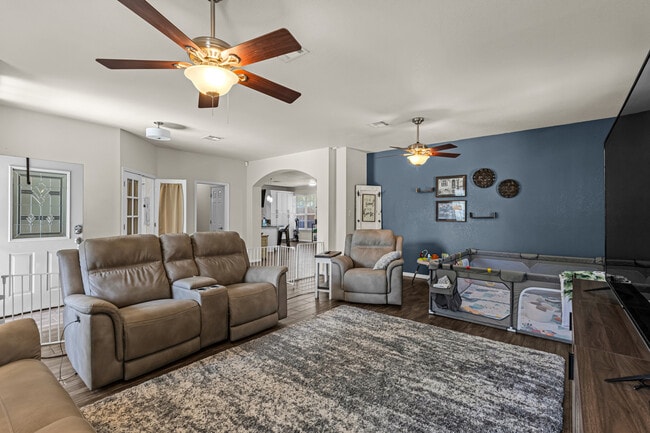 Photo - 606 Lantana St