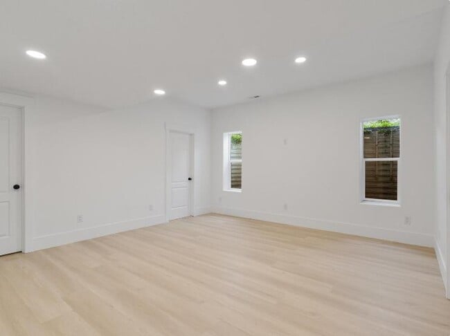 Building Photo - 636 N 1280 E