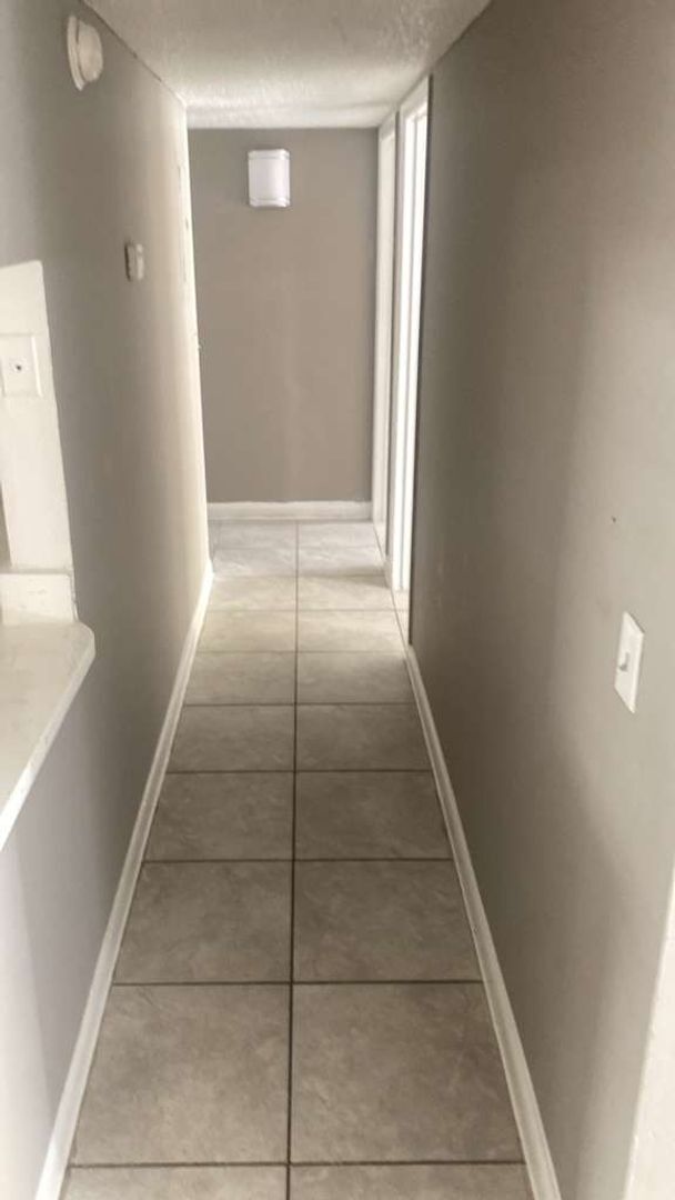 Photo - Fully Renovated 2/1 Available for Immediate Rent! Unidad 25