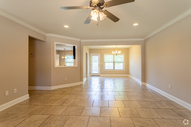 4BD, 2.5BA - 2000 SF - Living Room