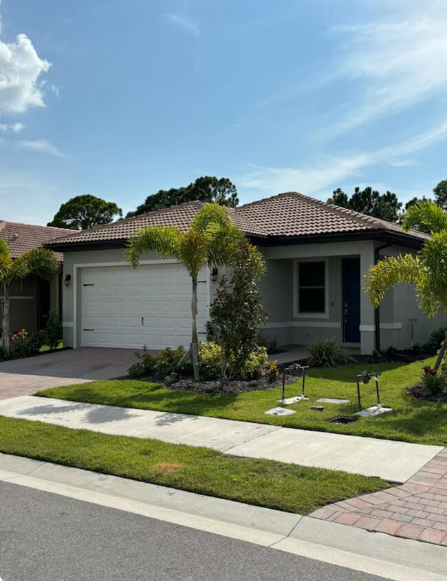 Building Photo - 681 Maraviya Blvd Rental