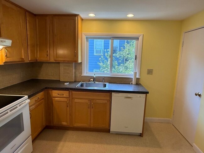 42 Chestnut St Unit 2