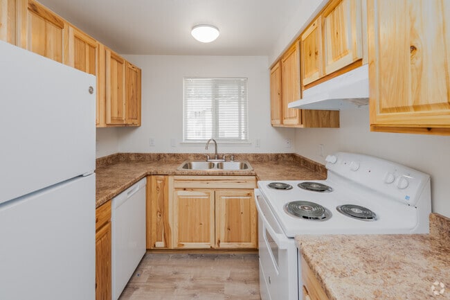 3BR, 2BA - 982SF - Kitchen