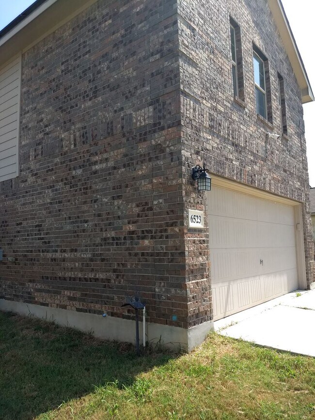 Photo - Spacious 4-Bedroom Home in Candlewood Park