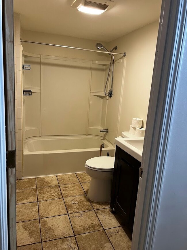 Bathroom - 82 Chestnut St Unidad B