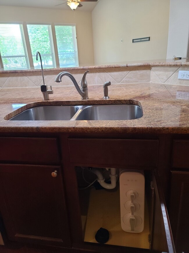 Photo - 218 Simmons Dr