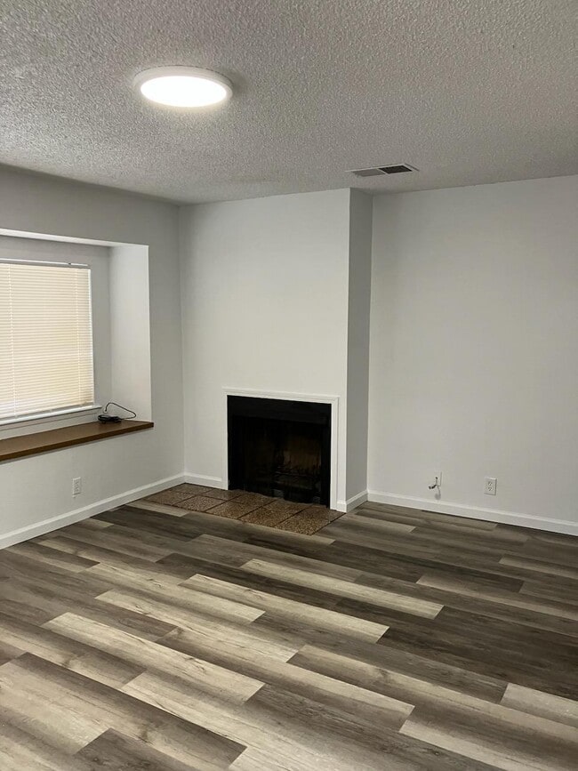 Building Photo - 231 W Tulare Ave Unit C Rental