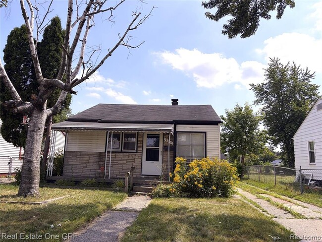 Building Photo - 14018 Hobart Ave
