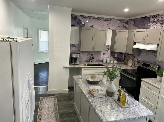 Photo - 49 Carpenter St