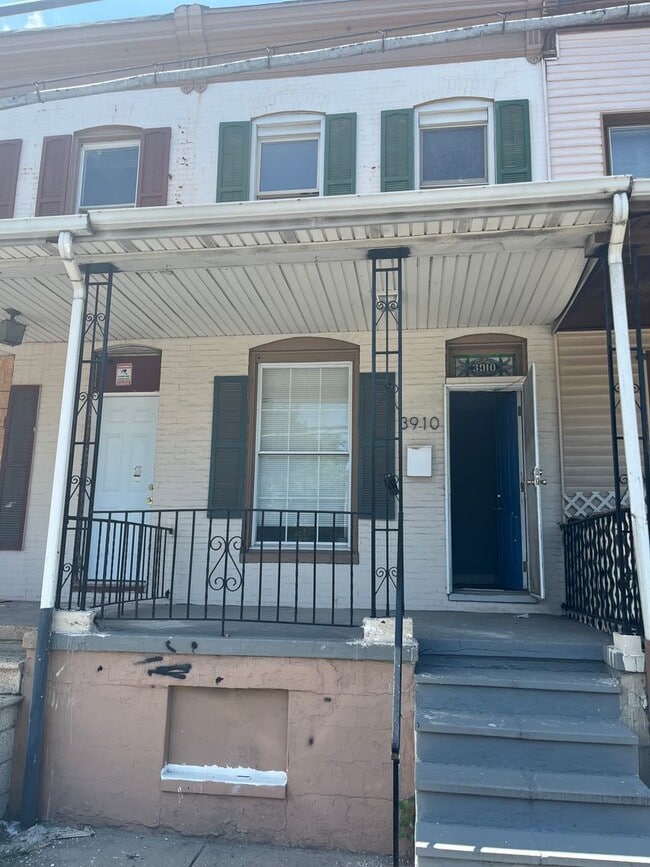 Building Photo - Welcome to this Charming Home