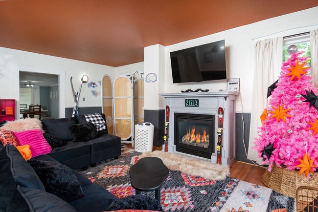 Building Photo - 7137 US-4 Unit ID1333617P