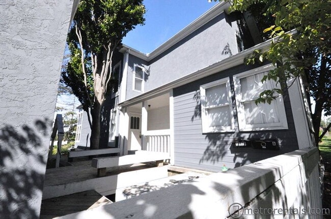 Building Photo - 1237 Indianola Ave Unit A