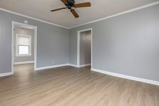 Photo - 4060 La Salle Ave