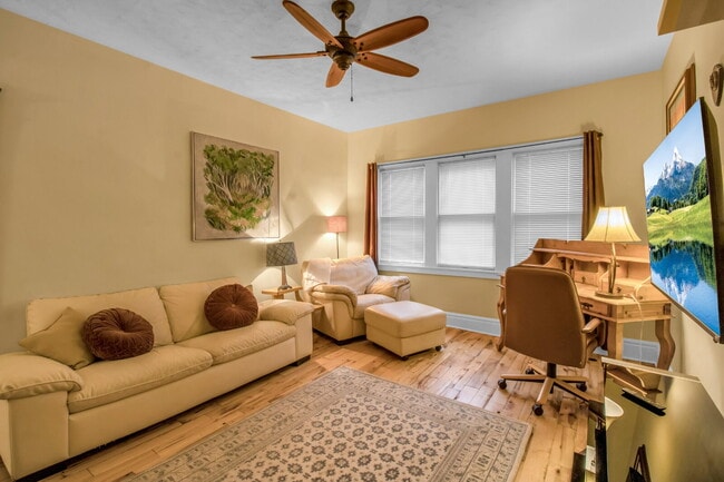 Building Photo - Furnished 1-Bedroom Apartment on Glendale Pl Unit 1