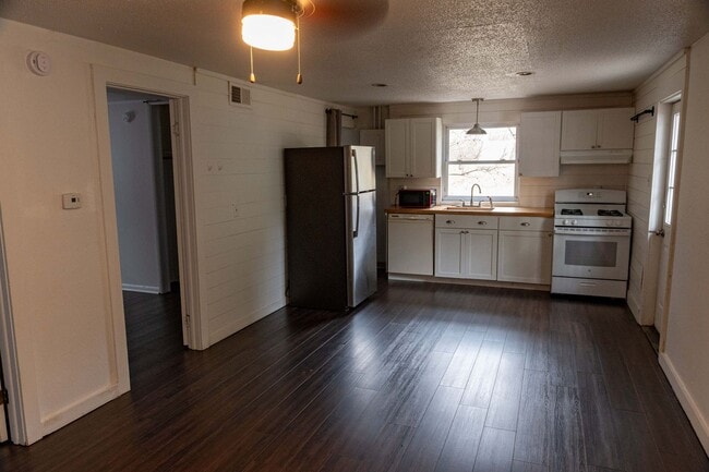 Photo - 2 Bedroom Home About 1 Mile from IU