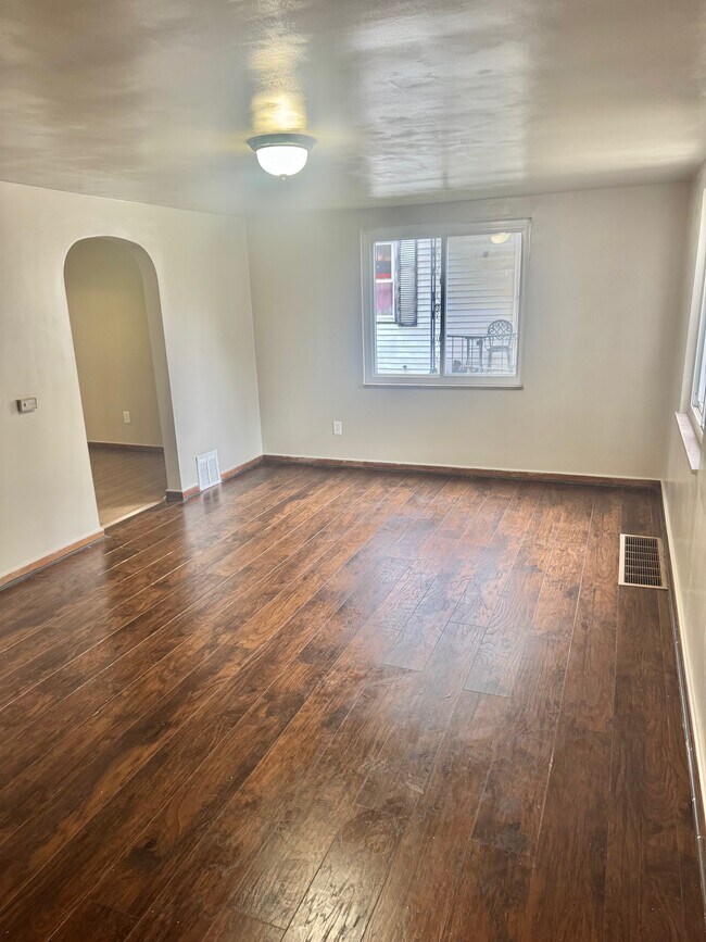 Photo - 350 Wylie Ave