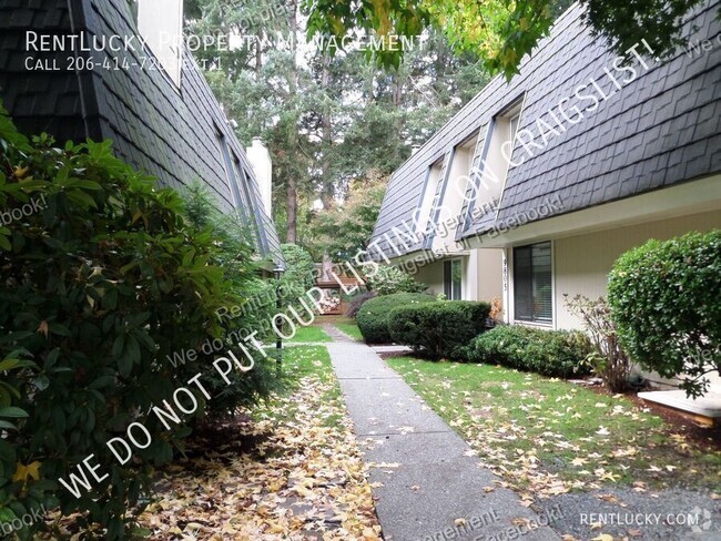 Building Photo - Super-Cute Updated 2-Bedroom Condo in Love... Unit #107