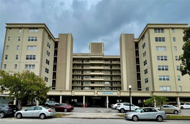 Building Photo - 1811 Jefferson St Unit 708 Rental