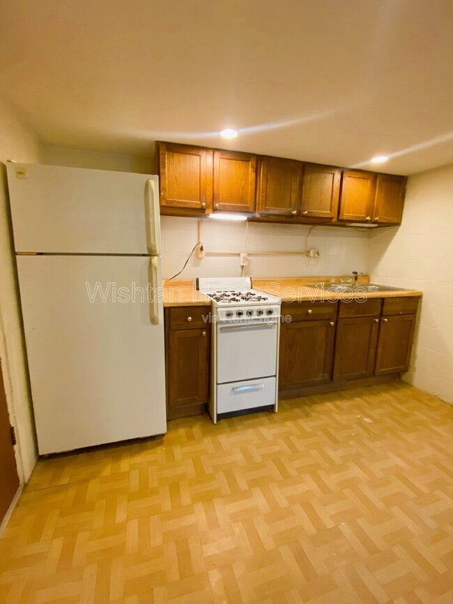 Building Photo - 236 W Washington St Unit 7