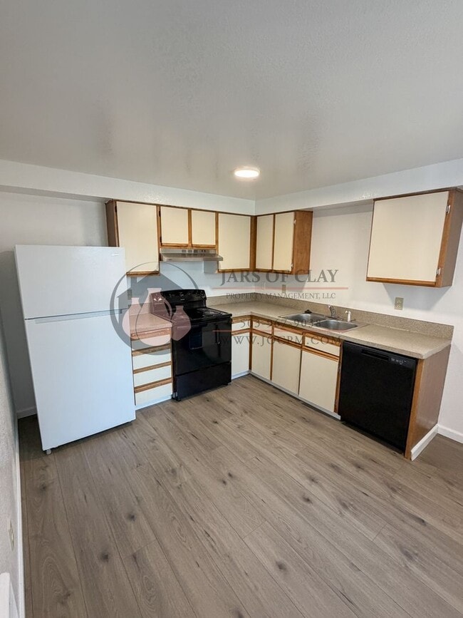 Photo - Ground Floor 2 Bedroom with Washer/Dryer Hook-ups! Unit 3952