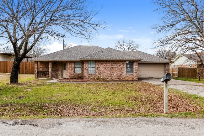 Building Photo - 413 Maplewood St