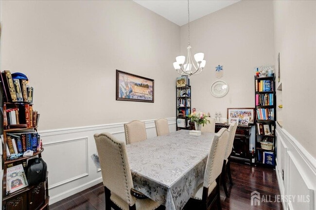 Photo - 306 Bromley Pl