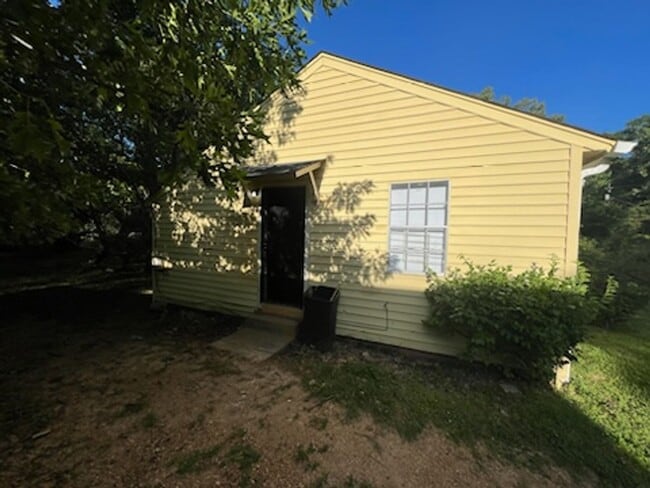 Photo - 824 Combs St