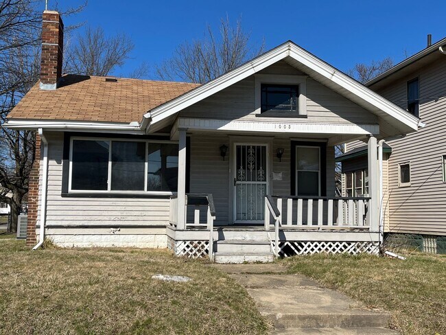 Building Photo - Akron Single Home