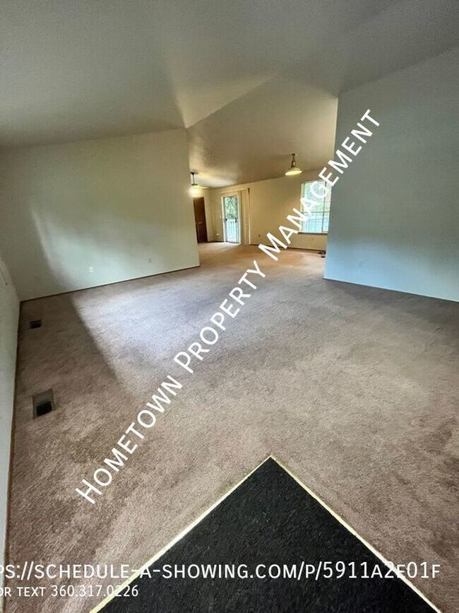 Photo - Lake Forest Rambler with Long Lake Access!